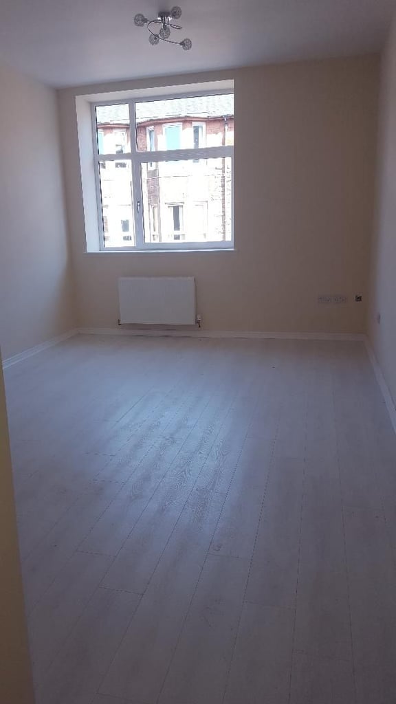  For rent Lovely 1 bed flat with tonnes of storage with private enterance. 