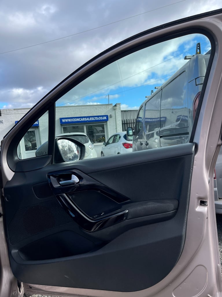 2014 Peugeot 208 ACTIVE 5-Door Petrol