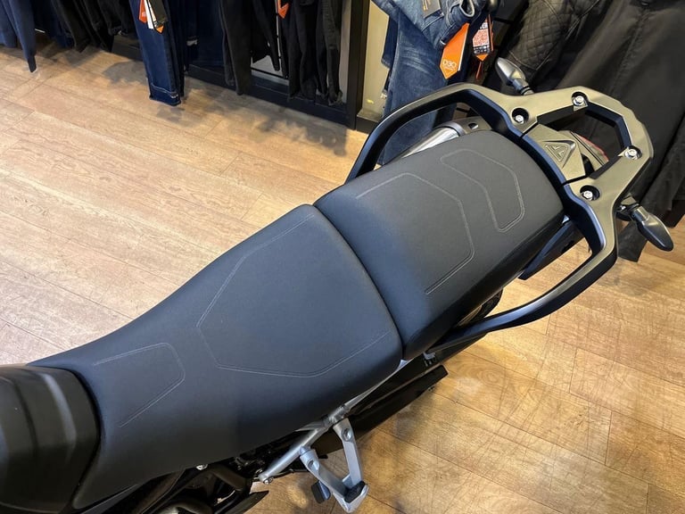 2025 Triumph Tiger 900 GT PRO PREMIUM TWIN COLOUR Petrol black 6 Speed