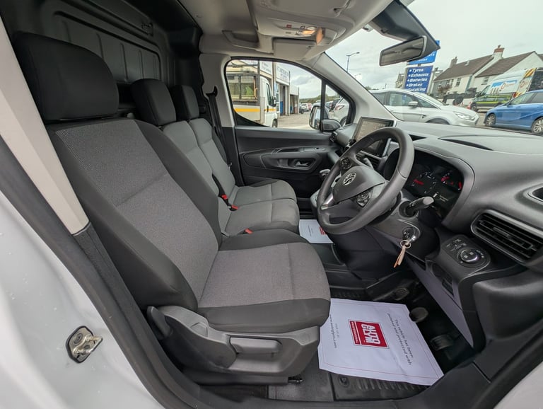 VAUXHALL COMBO 1.5 Turbo D 2300 Pro *high Spec Van* 2023