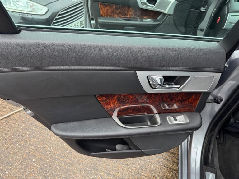 JAGUAR XF 2.2d Luxury Auto Euro 5 (s/s) 4dr 2011
