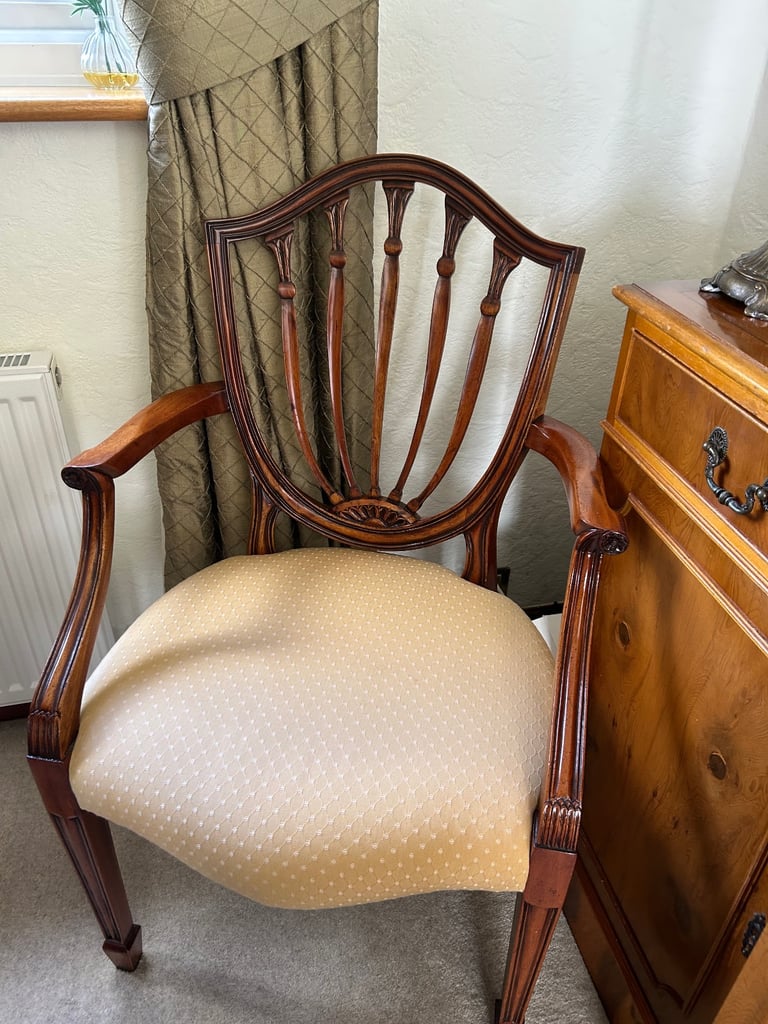 Dining table a chairs -  mahogany 