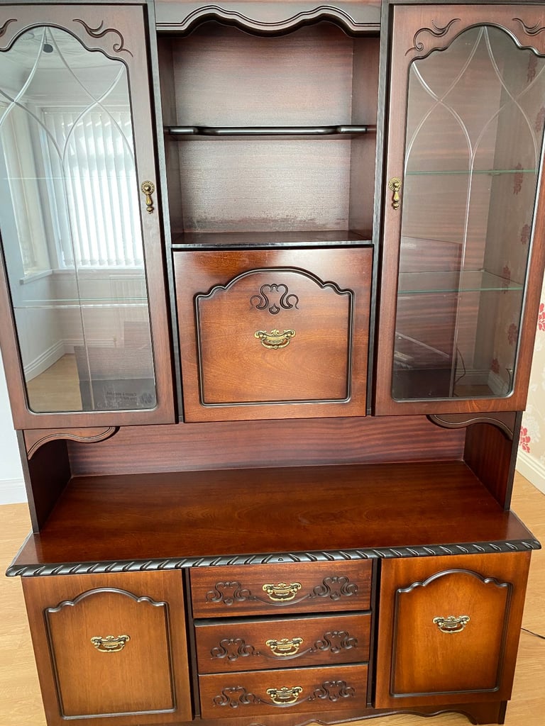 image for Mahogany Wall unit with lights very god condition  £150.00 ovno
