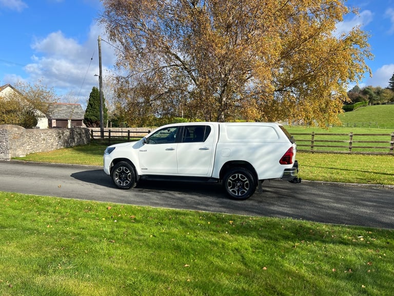 TOYOTA HILUX 2.4 D-4D 150PS INVINCIBLE MANUAL 4WD 4X4 PICKUP 71 REG 65,300 MILES