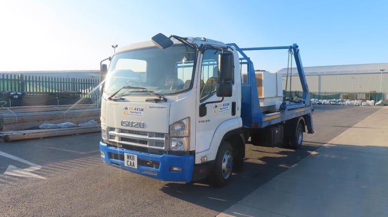 2011 Isuzu Trucks forward  f110.210 skip loader 