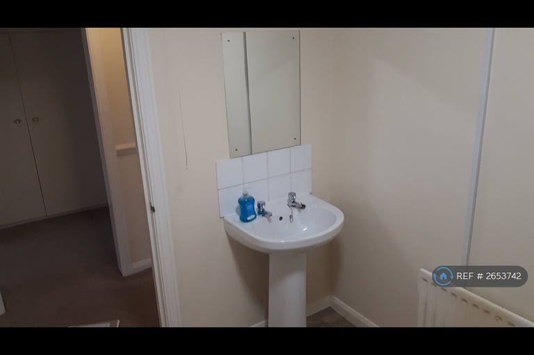 1 bedroom flat in Emerald Street, Saltburn-By-The-Sea, TS12 (1 bed) (#2653742)