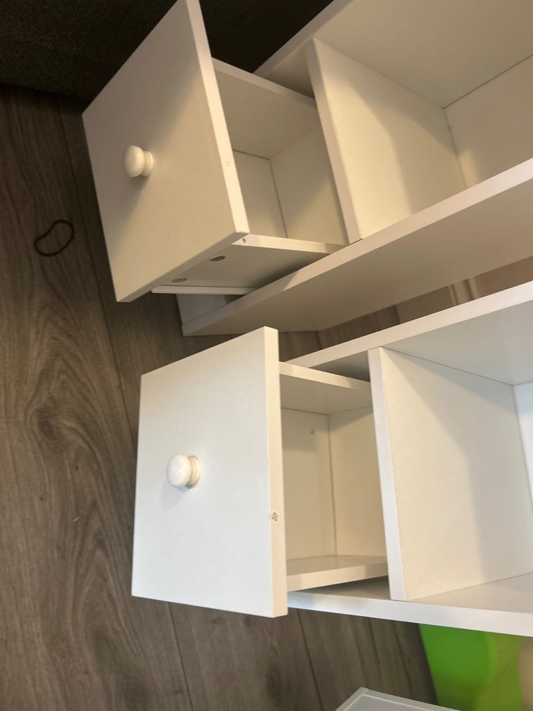 Slimline tables 