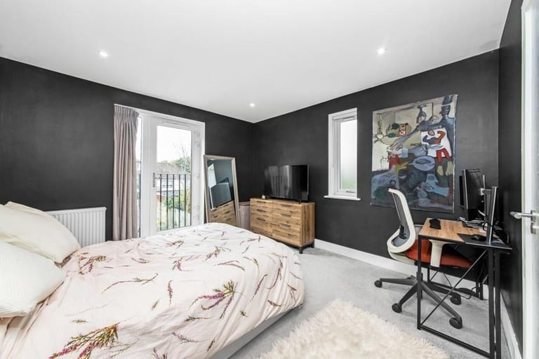 Save Big!🌈Beautiful London Room🩵5 min to Canada Water Station & Surrey Quays!