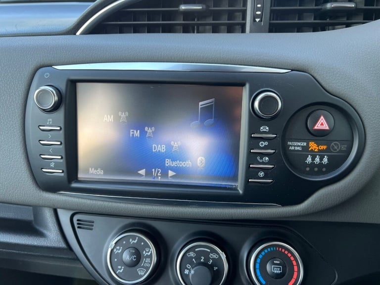 Toyota Yaris 1.5 VVT-i Icon 5dr - REAR CAMERA - BLUETOOTH - Petrol