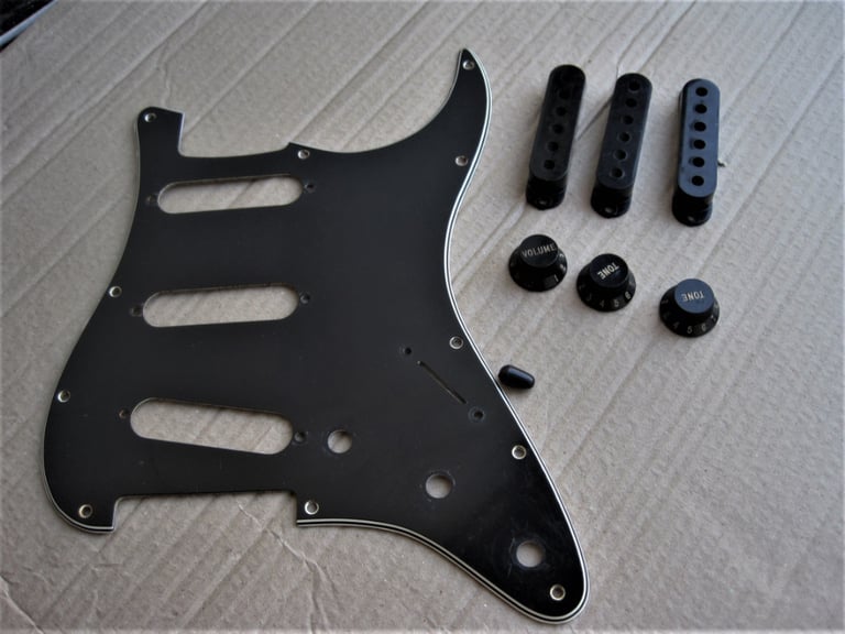 !!Rare Find!! 1976 Fender Stratocaster Pickguard,Knobs,Pup Covers&Switch Tip.(Collection LE27QT)