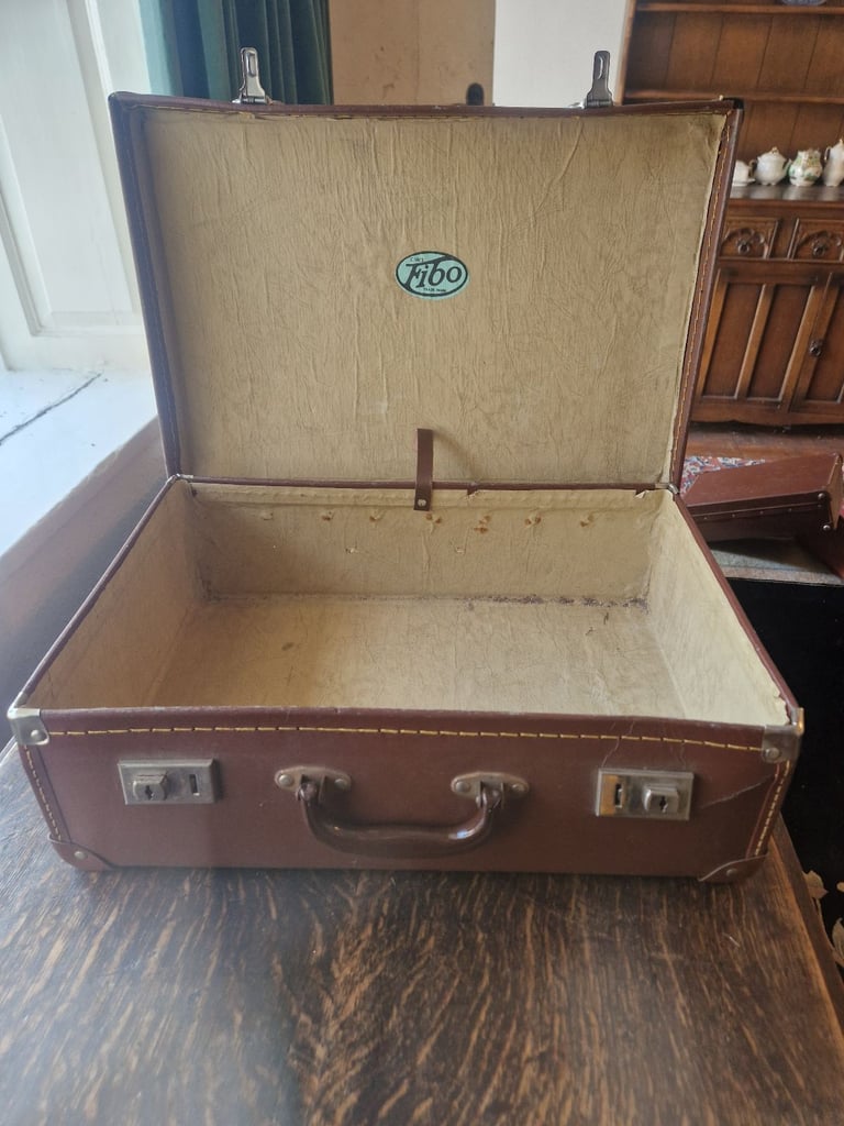 image for Vintage suitcase, small/medium 