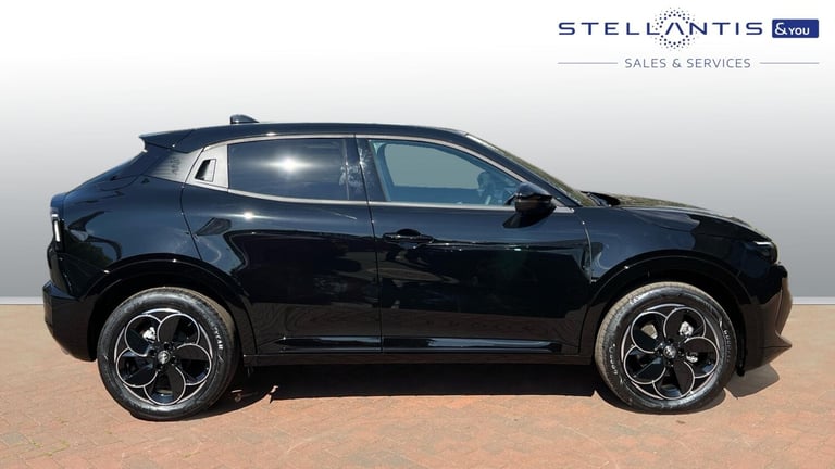 2025 Alfa Romeo Junior 1.2 MHEV Ibrida SUV 5dr Petrol Hybrid e-DCT Euro 6 (s/s) (136 ps) SUV Hybr...