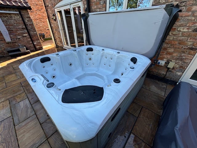 image for Platinum Spas Vienna 6-Seater hot tub