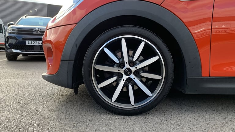 2018 MINI Hatch 1.5 Cooper Hatchback 3dr Petrol Steptronic Euro 6 (s/s) (136 ps) Hatchback Petrol...