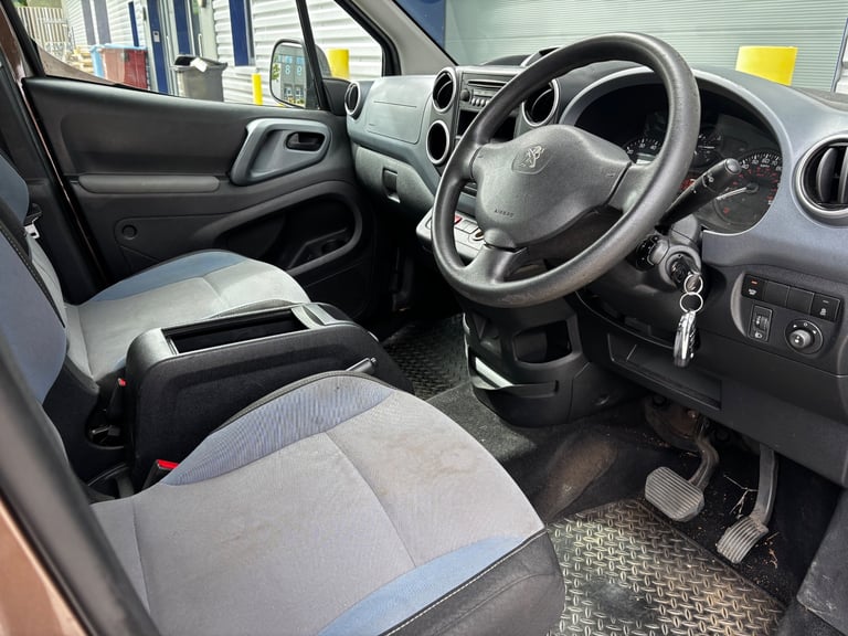 PEUGEOT PARTNER TEPEE 1.6 HDI AUTOMATIC 2015 PLATE 122,000 MILES FULL SERVICE HISTORY HPI CLEAR 