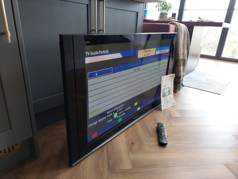 42" TV With Wall Bracket HDMI Ports and Built-in Freeview