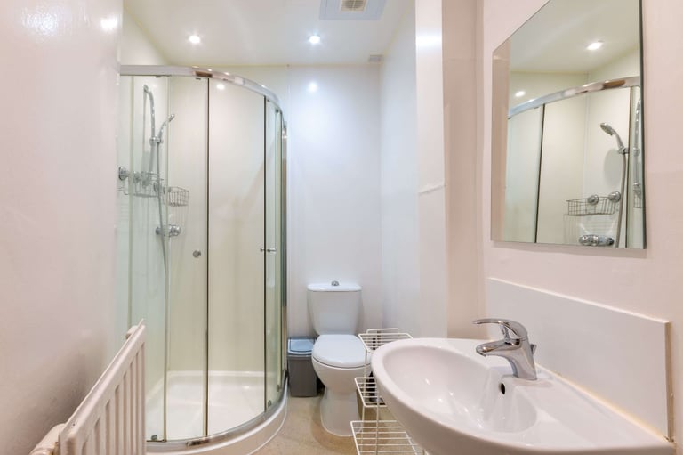 Beautiful, 4 bedroom, 5 person, 1st floor, HMO flat in Newington – available NOW 