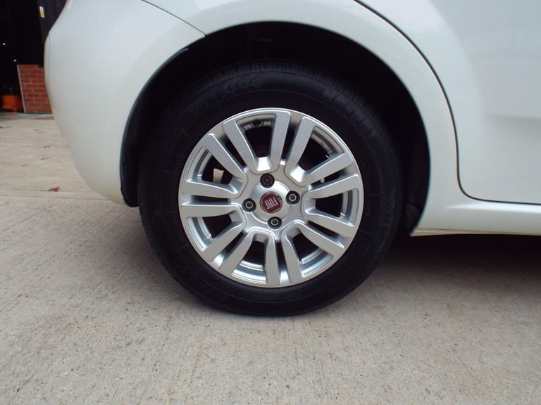 2014 Fiat Punto 1.2 Easy Euro 6 5dr HATCHBACK Petrol Manual