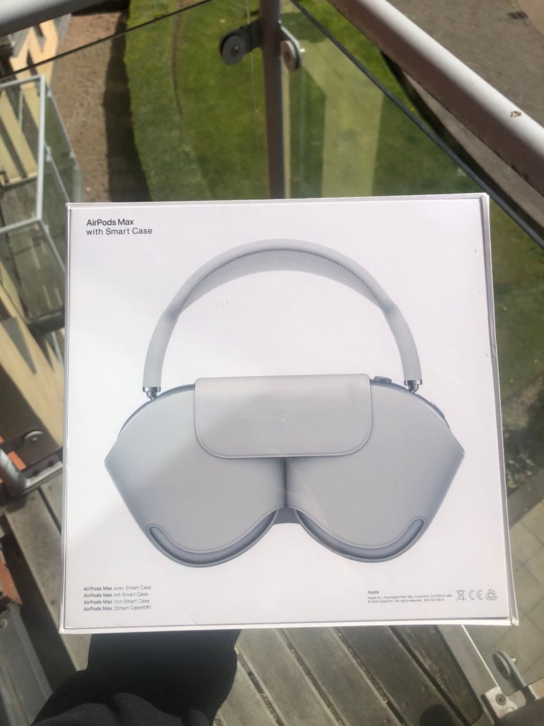 Apple AirPods Max 🍏 In silver 🩶Still Sealed From Apple 🛍️