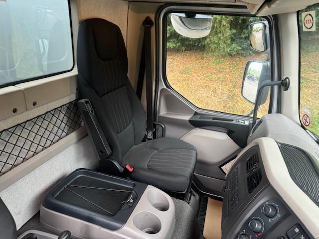 2019 19 DAF LF 180 Euro 6 20ft box DEL column tail-lift Auto