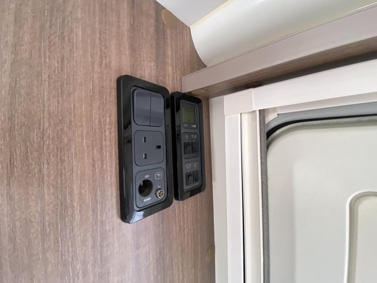 2018 BAILEY UNICORN VALENCIA 4 BERTH TOURING CARAVAN