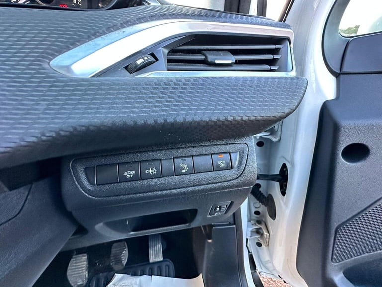 PEUGEOT 2008 1.5 BlueHDi Allure Premium Euro 6 (s/s) 5dr 2018