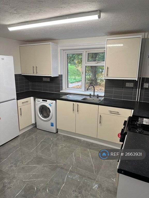 3 bedroom house in Venice Court, Andover, SP10 (3 bed) (#2663931)