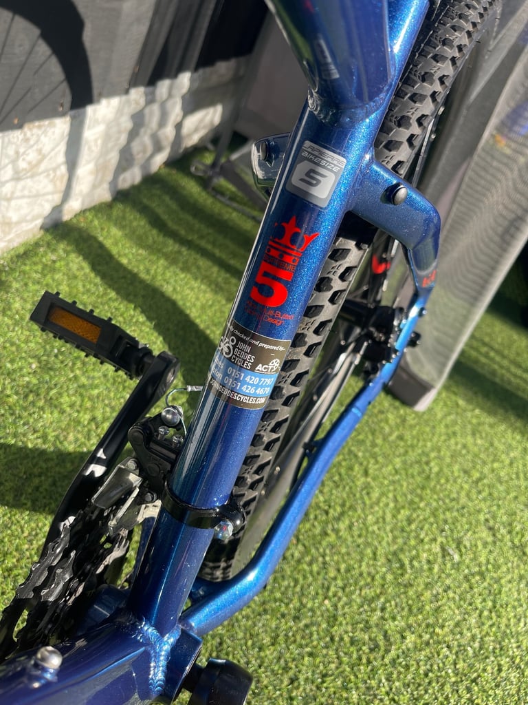 Lapierre Edge Mountain Bike 27.5 wheel small mens frame