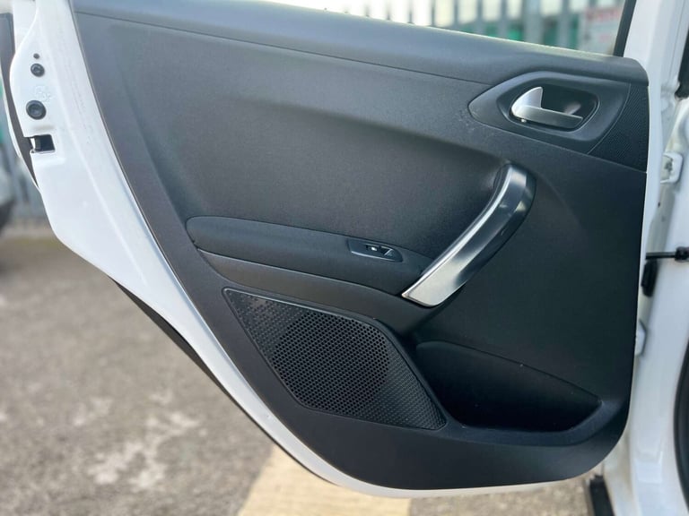 2017 Peugeot 2008 1.6 BlueHDi 120 Allure 5dr HATCHBACK DIESEL Manual