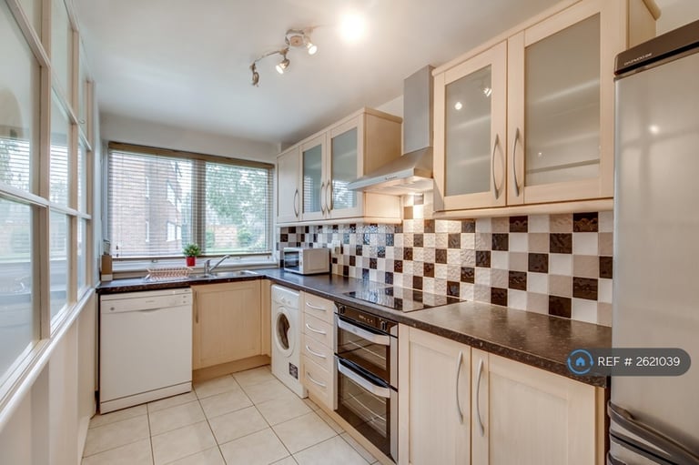image for 2 bedroom flat in New Wanstead, London, E11 (2 bed) (#2621039)