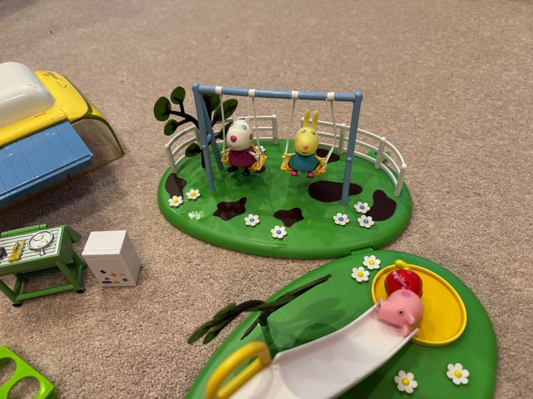 Peppa Pig - Campervan & playground set bundle