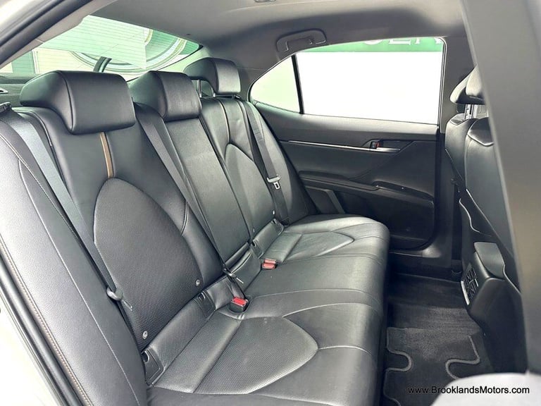 Toyota Camry 2.5 VVT-I DESIGN [SAT NAV, LEATHER &amp; HEATED SEATS]