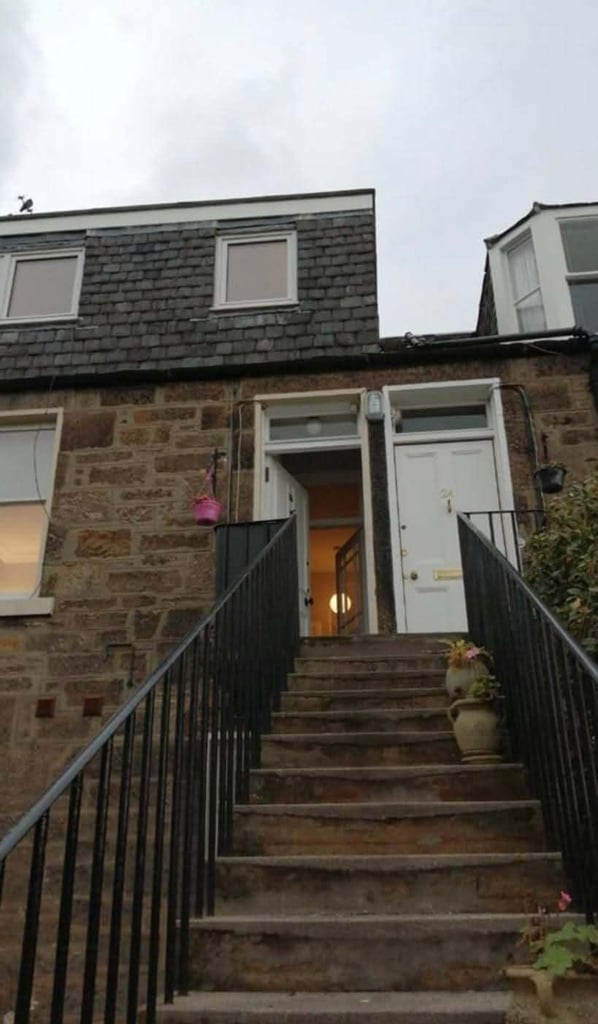 2 bed colony house in Stockbridge to rent
