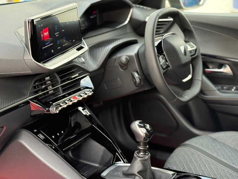 2025 Peugeot 2008 1.2 PureTech Allure 5dr ONLY 710 MILES, MAY 2028 WARRANTY,  HATCHBACK Petrol Ma...