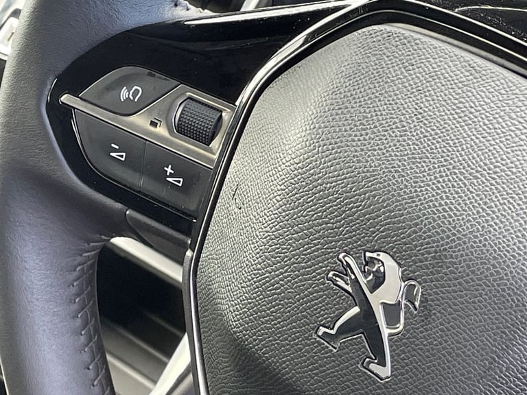  Peugeot 208 1.2 Puretech Active Premium  Plus Hatchback 5dr Petrol Eat Euro 6