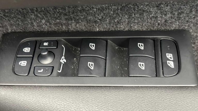 2025 Volvo XC40 2.0 B4 MHEV Ultra Bright DCT Auto Euro 6 (s/s) 5dr ESTATE Petrol/Electric Hybrid ...