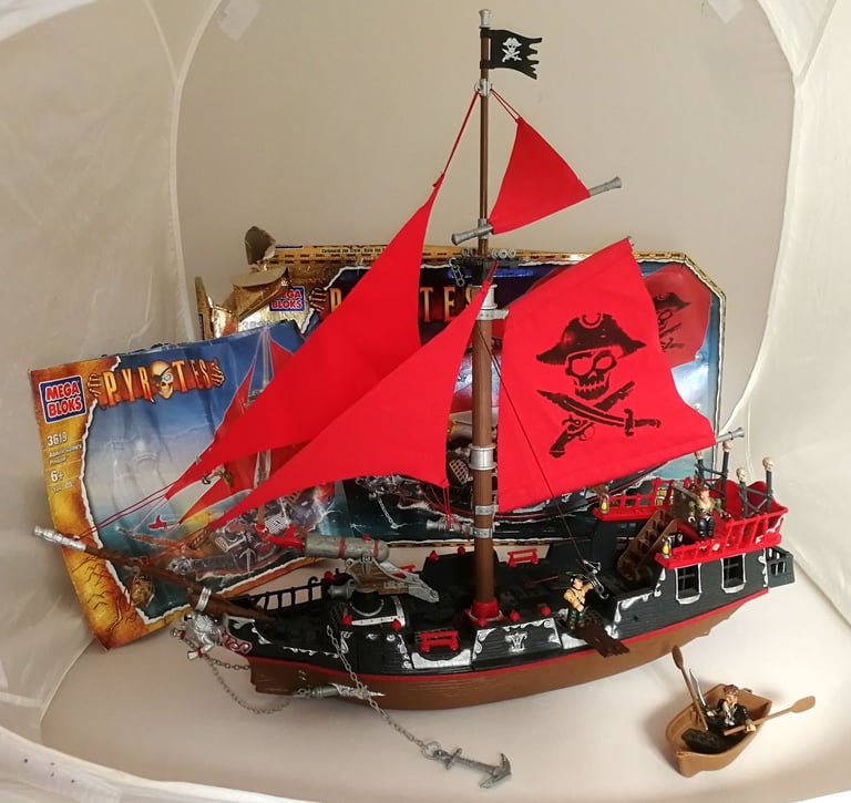 Mega Bloks Pyrates 3619 Admiral Scathe's Predator With Instructions And Box