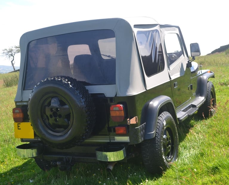 Jeep Wrangler YJ 4.2 Auto Soft Top 1988 for Restoration or Parts 'Free delivery'*
