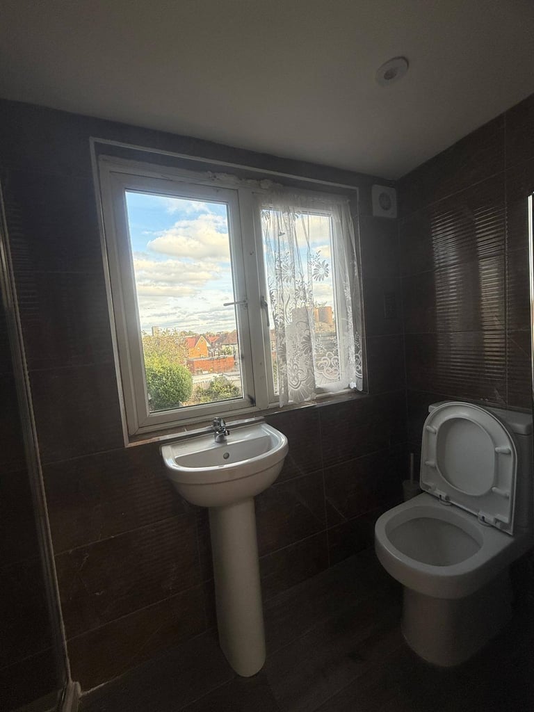 HMO licensed property for 5 under the borough of Hounslow 