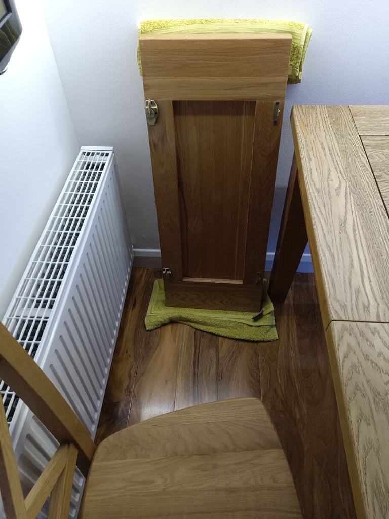 image for Solid oak extendable dining table 