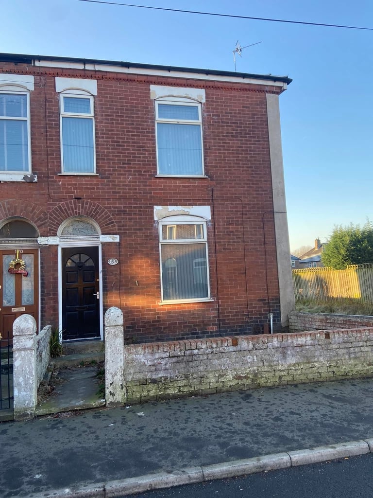 For rent 3 bedroom house in Swinton for £1250