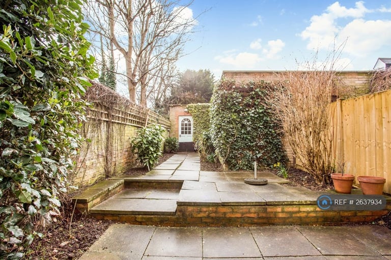 3 bedroom house in Trinity Road, London, SW17 (3 bed) (#2637934)