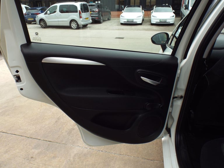 2014 Fiat Punto 1.2 Easy Euro 6 5dr HATCHBACK Petrol Manual