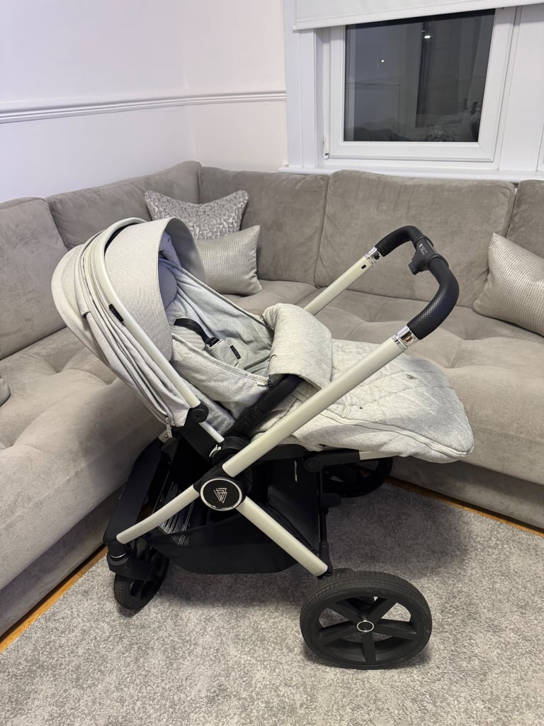 Grey Venicci Upline Pram