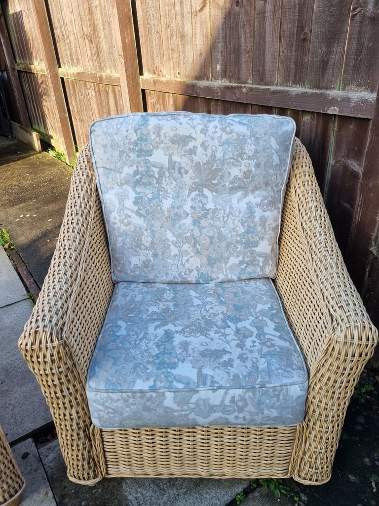 Three Piece Conservatory/Summer Room Suite.Delivery