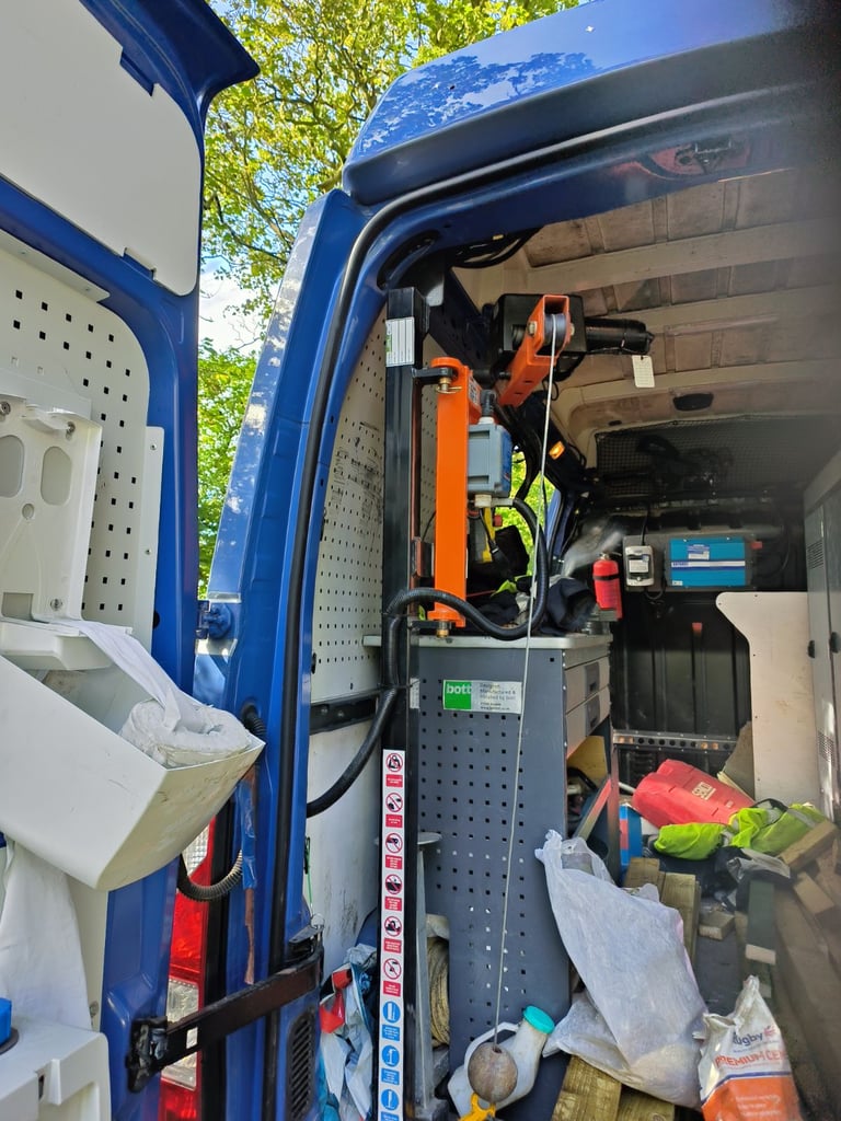 image for Vehicle mounted crane 