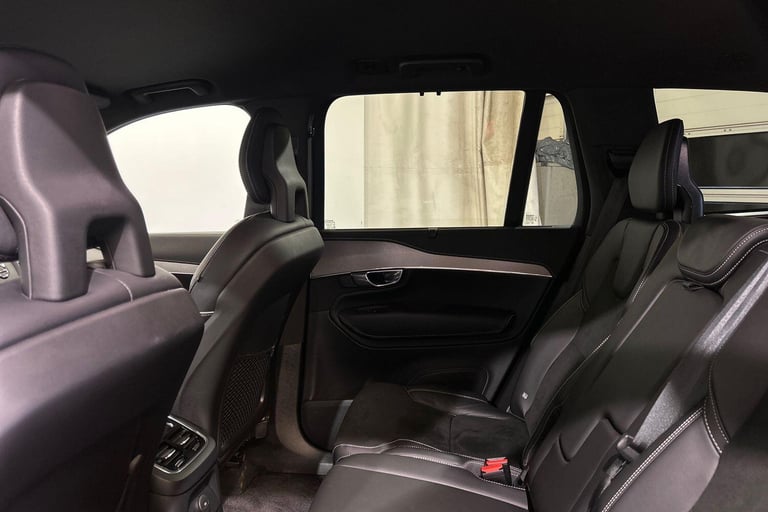 2021 Volvo XC90 Recharge R-Design, T8 AWD plug-in hybrid, 7 Seats ESTATE Petrol/Electric Hybrid A...