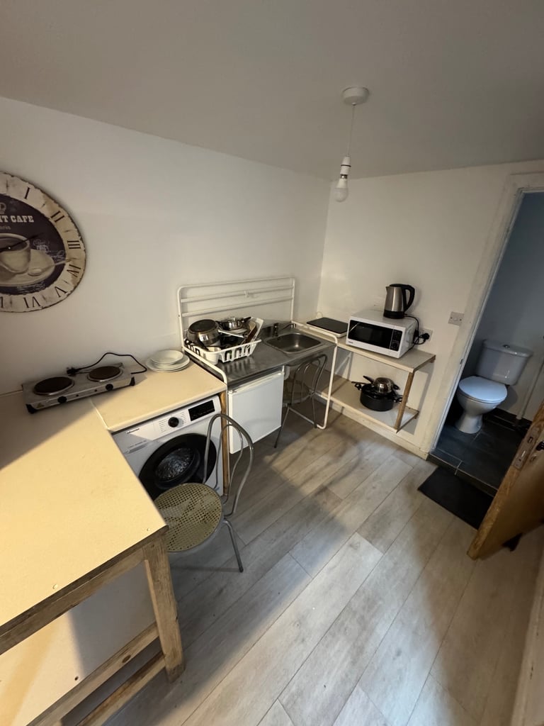 190/week studio apt belfast city