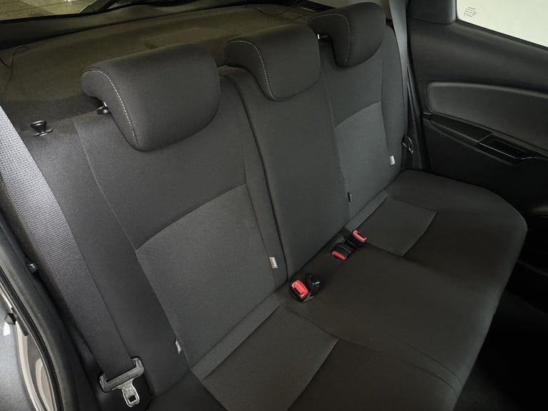 2016 Toyota Yaris Dual VVT-i Design Hatchback Petrol Manual