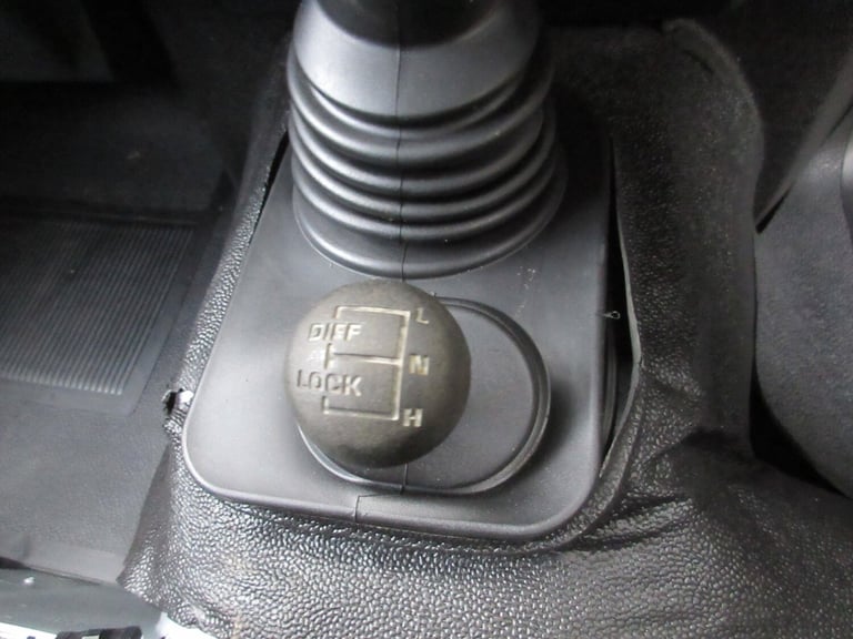 2006 Land Rover Defender TD5 110 2.5 COUNTY HARD TOP UTILITY VEHICLE 120PS-2006-ONLY 36,000 MILES...